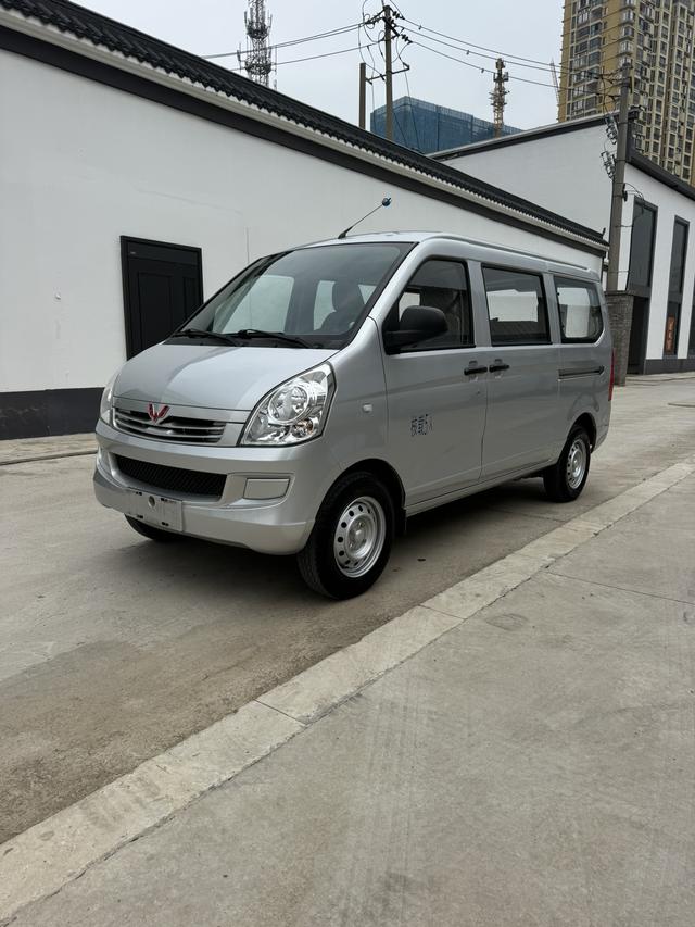 Wuling Rongguang 2021 1.2LS standard air-conditioned version 7 seats