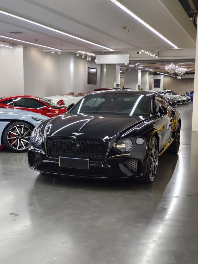 Continental 2022 4.0T GT V8
