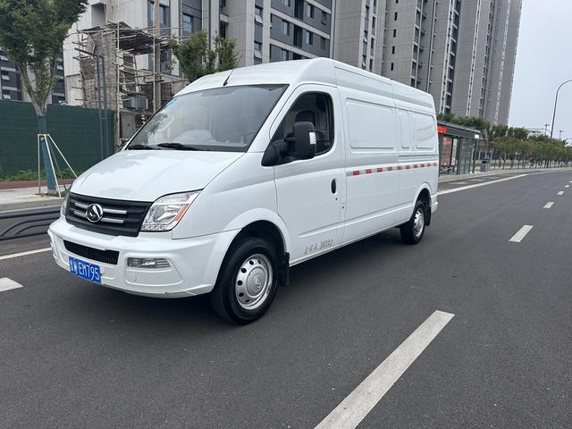 Xintu V80 2023 2.0T manual classic city with King long axis high top 3 seats