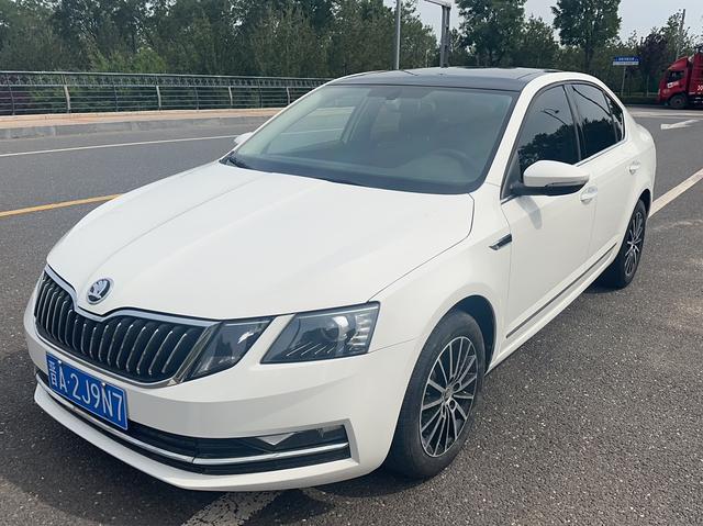Octavia 2018 model ZI230 DSG Deluxe Premium Edition