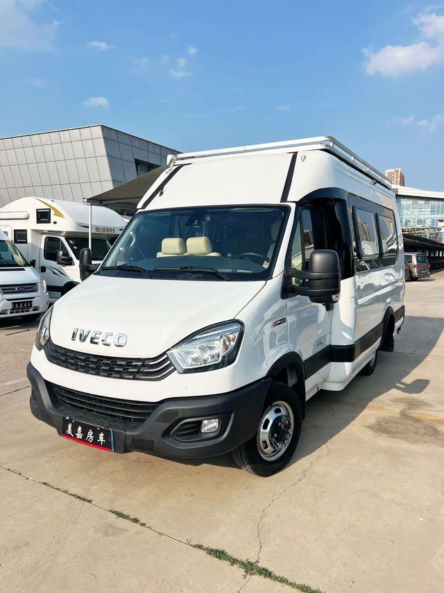 Iveco Ousheng 2023 3.0T automatic rear drive 5-seater original customized version