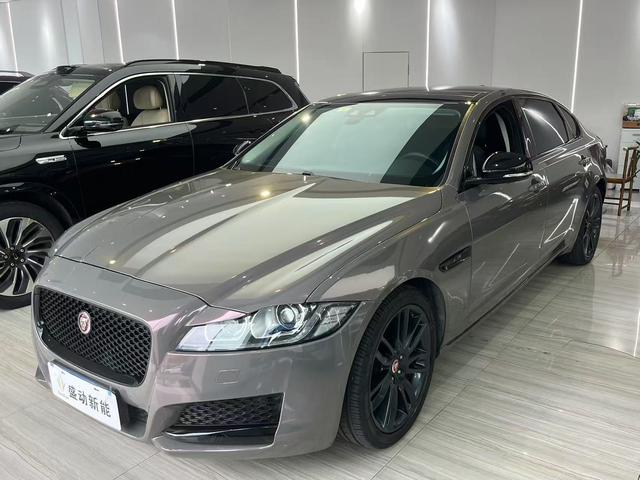 Jaguar XFL 2020 2.0T P200 2WD Race Flag Edition