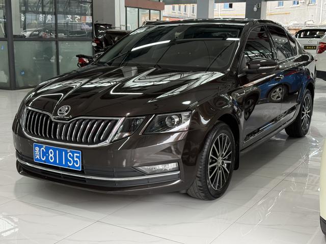 Octavia 2019 model ZI230 DSG Zhixing Deluxe Edition Country V