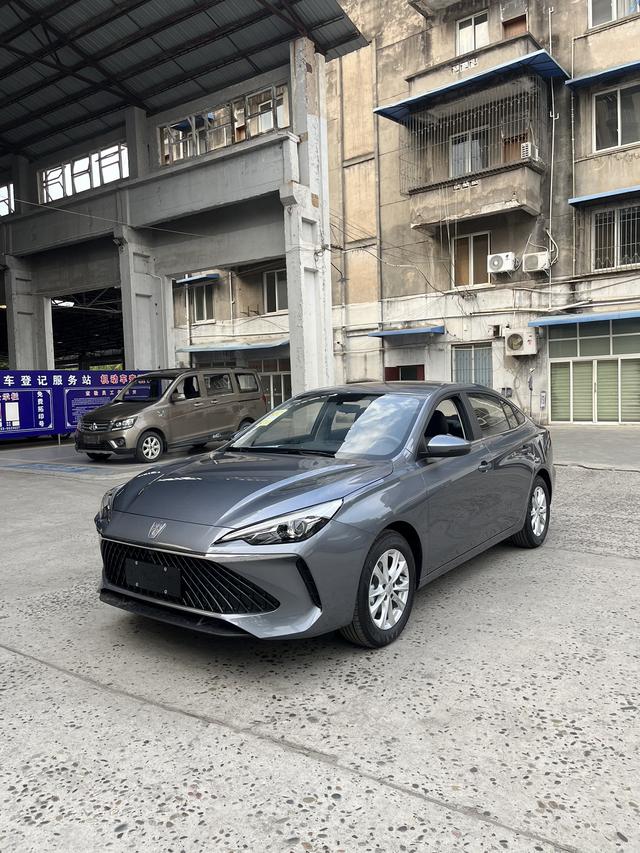 RW i5 2023 1.5L CVT Luxury Edition