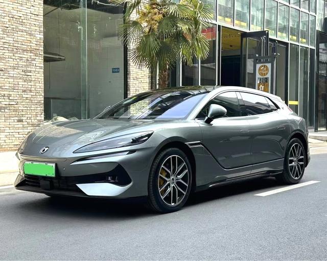 Denza Z9GT DM 2024 1100 four-wheel drive Max version