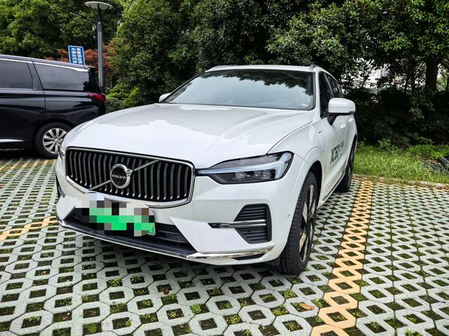 Volvo XC60 PHEV 2025 T8 four-wheel drive long battery life Zhiya Deluxe Edition