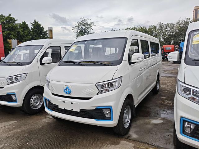 Cross Star V7 EV 2024 251km hatchback luxury 6-seater