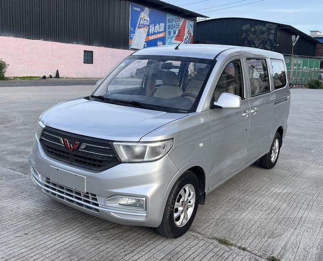 Wuling Hongguang V 2019 model 1.5L basic National VI LAR