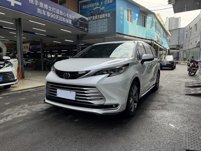 Saina 2024 Dual engine 2.5L Platinum Edition