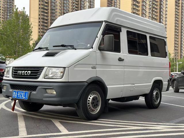 Iveco Delight 2017 2.5T A35 Bus Medium Roof 5-9 Seat 47Z5