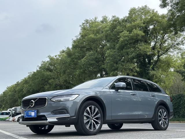 Volvo V90 2023 Cross Country B5 AWD Zhiyuan Edition