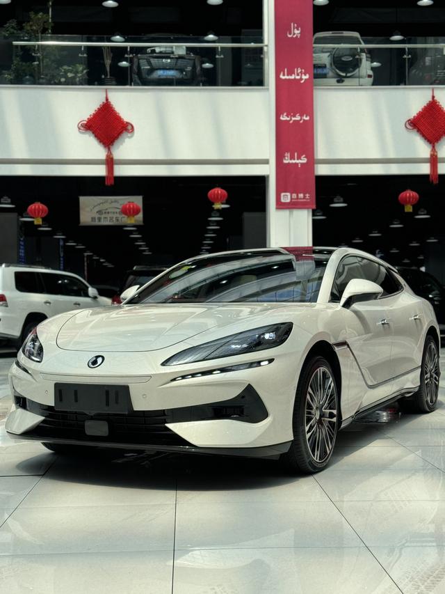 Denza Z9GT DM 2024 1100 four-wheel drive Ultra version