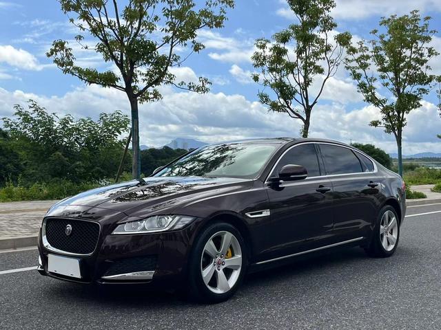 Jaguar XFL 2020 2.0T P200 2WD Race Flag Edition