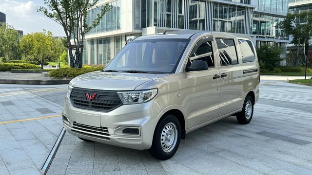 Wuling Hongguang V 2021 1.5L Manual Version