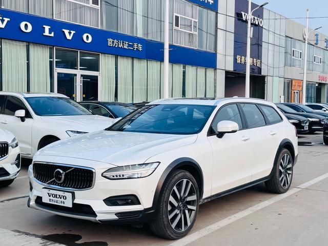 Volvo V90 2024 Cross Country B5 AWD Smart Edition