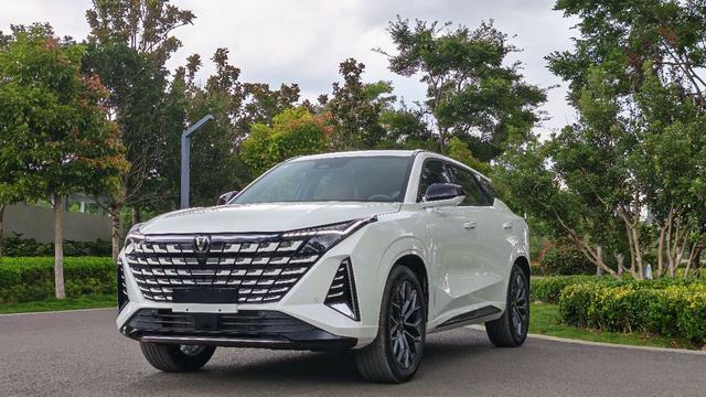 Changan UNI-Z 2025 1.5T DCT Premium Type