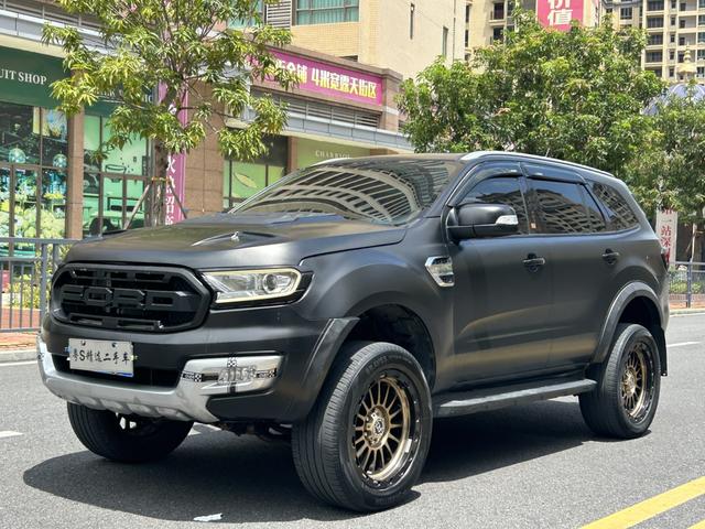 Roadrunner 2017 2.0T Gas Automatic 4WD Luxury 5-Seater