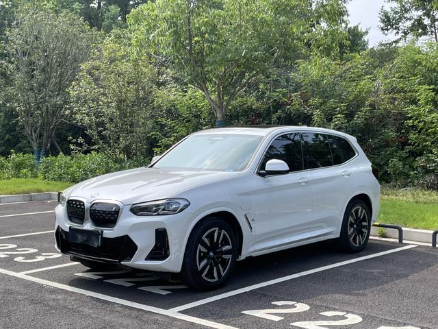 BMW iX3 2024 Leader