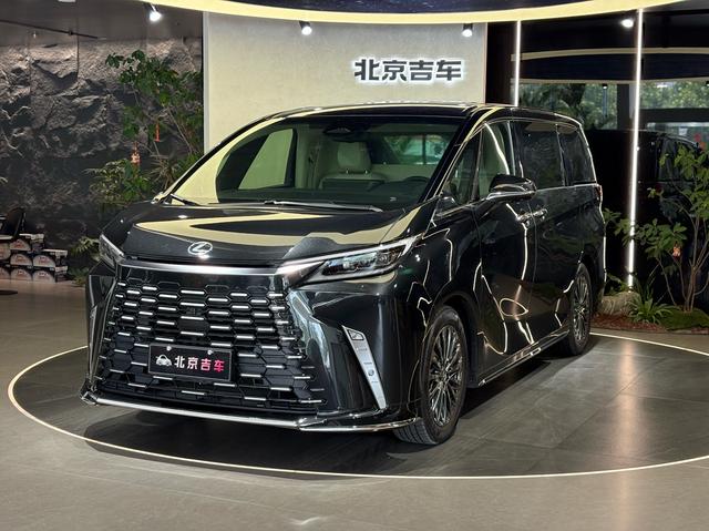 Lexus LM 2023 500h DIRECT4 four-seater Royal Edition