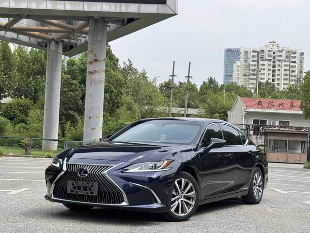 Lexus ES 2020 300h Excellence National V