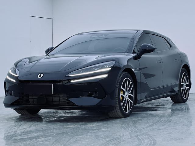 Denza Z9GT DM 2024 1100 four-wheel drive Pro version