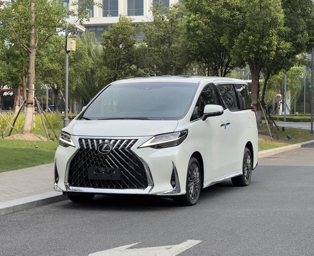 Lexus LM 2022 model 3.5L automatic front drive 4-seater parallel import