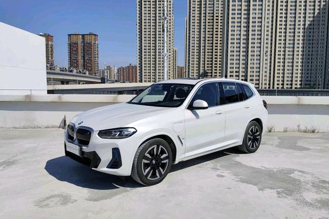 BMW iX3 2024 Leader