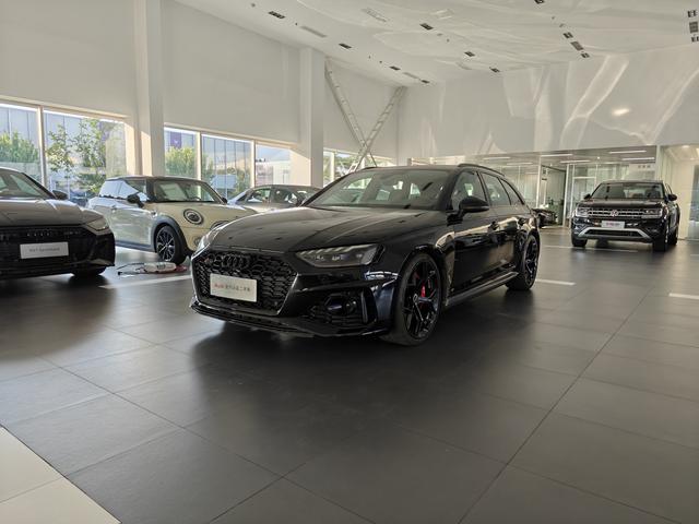 Audi RS 4 2024 RS4 2.9 T Avant fuel engine version