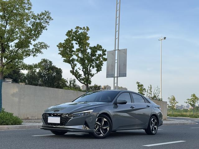 Elantra 2022 1.5L CVT LUX Premium