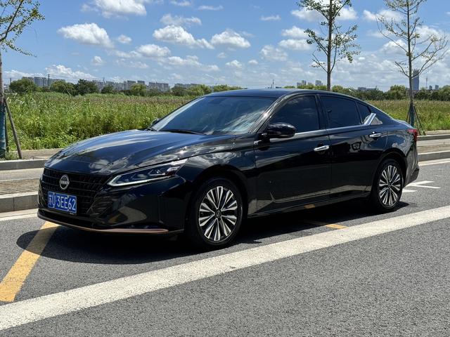 Teana 2024 2.0L SV Black Gold Version