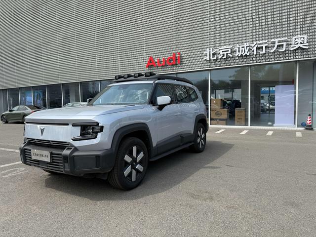 Dark blue G318 2024 four-wheel drive air suspension version