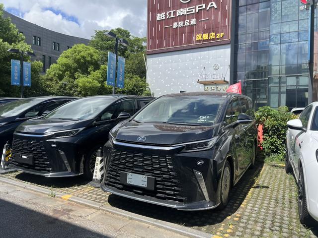 Lexus LM 2025 2.5L automatic four-wheel drive 7-seater parallel import