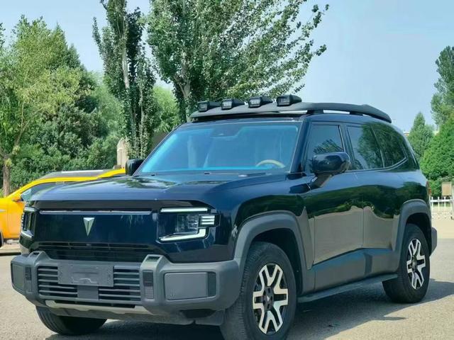 Dark blue G318 2024 four-wheel drive air suspension version