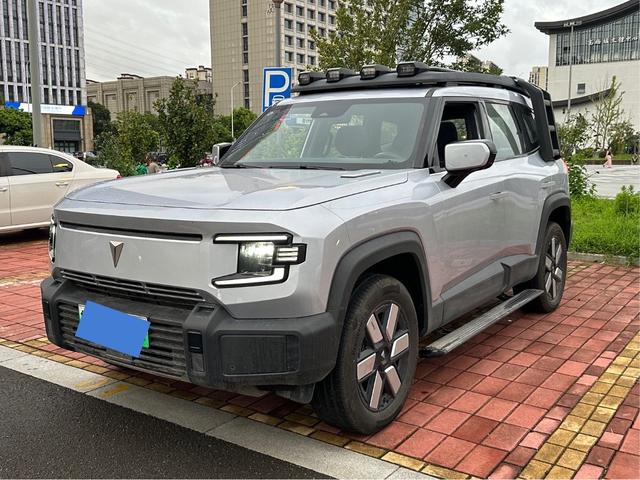Dark blue G318 2024 four-wheel drive air suspension version