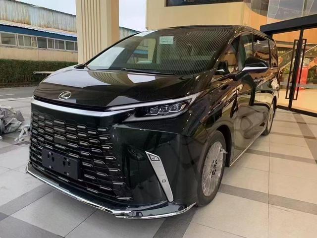 Lexus LM 2023 500h DIRECT4 Six-Seat Premium