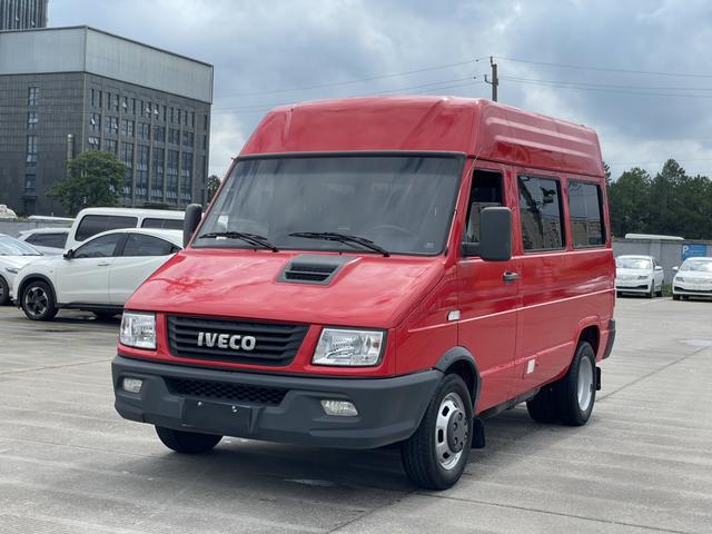 Iveco proud 2020 2.5T A35 bus double tire low top 5-7 seats