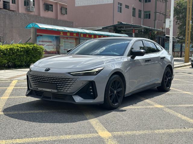 Changan UNI-V Model 2023 1.5T Premium