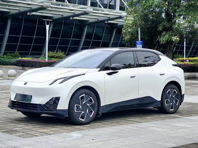 Lynk & Co Z20 2025 model 530km rear drive Max