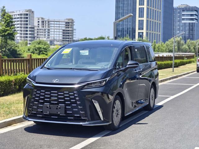 Lexus LM 2023 500h DIRECT4 Six-Seat Premium