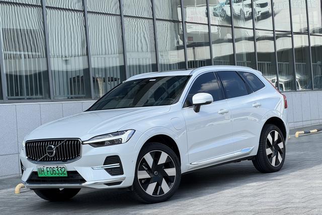 Volvo XC60 PHEV 2025 T8 four-wheel drive long battery life Zhiya Deluxe Edition