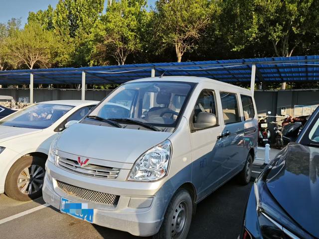 Wuling Rongguang 2021 1.2LS standard air-conditioned version 7 seats