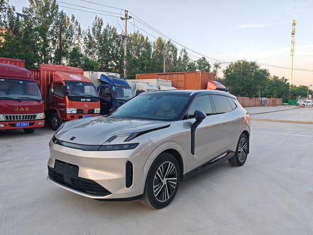 Lynk & Co. 08 EM-P 2024 model 120 long battery Life Plus