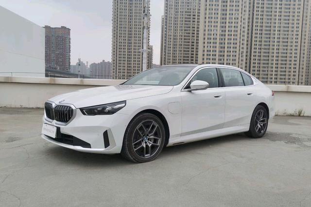BMW i5 2024 eDrive35L Luxury Set