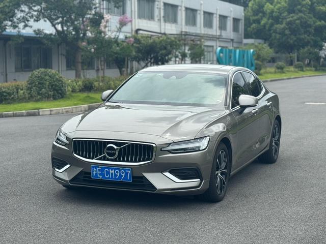 Volvo S60 2022 B4 Intelligent Deluxe