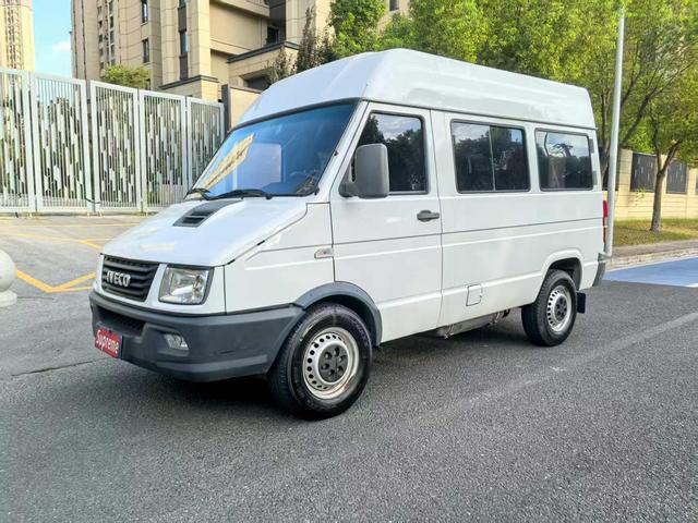Iveco proud 2021 2.5T A35 M1 passenger car 5-9 seats short axle mid-top single sidewall sliding door