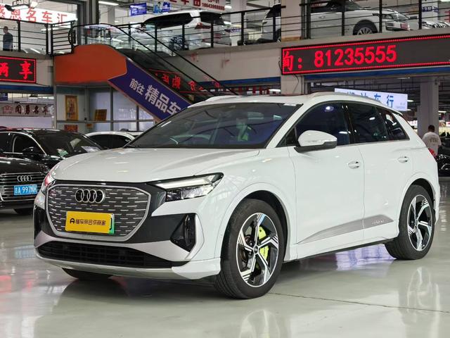 Audi Q4 e-tron 2023 40 e-tron Genesis Obsidian Night Edition