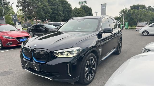 BMW iX3 2021 Leader