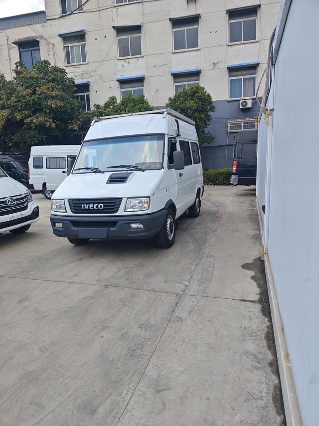 Iveco proud 2021 2.5T A35 M1 passenger car 5-9 seats short axle mid-top single sidewall sliding door