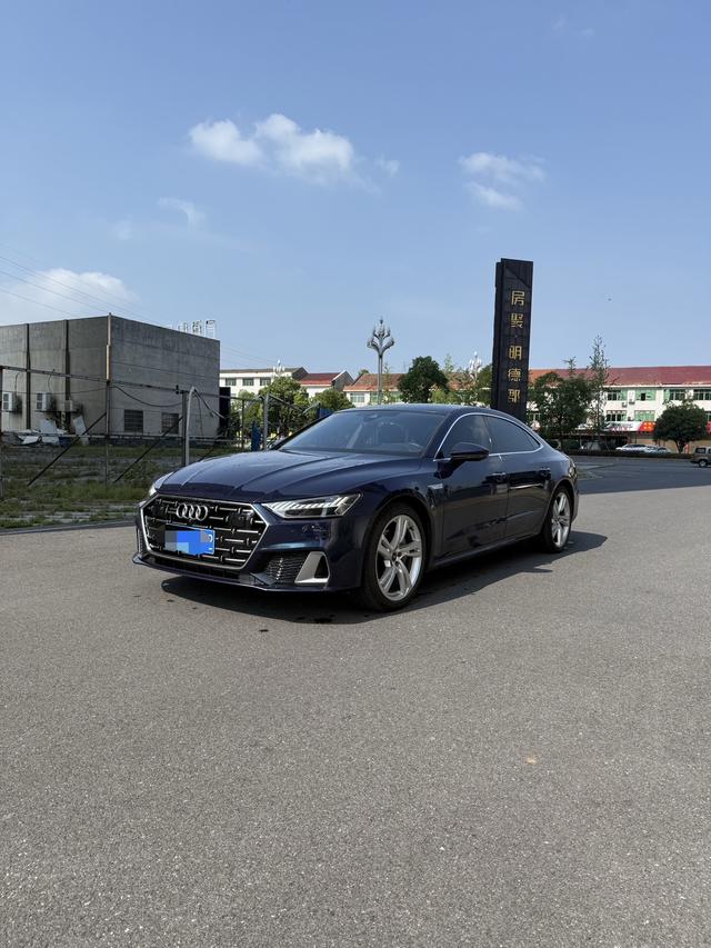 AUDI A7L 2024 45 TFSI quattro S-line Visionary Fluidic Package