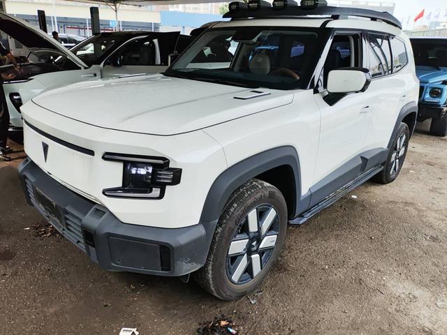 Dark blue G318 2024 four-wheel drive air suspension version